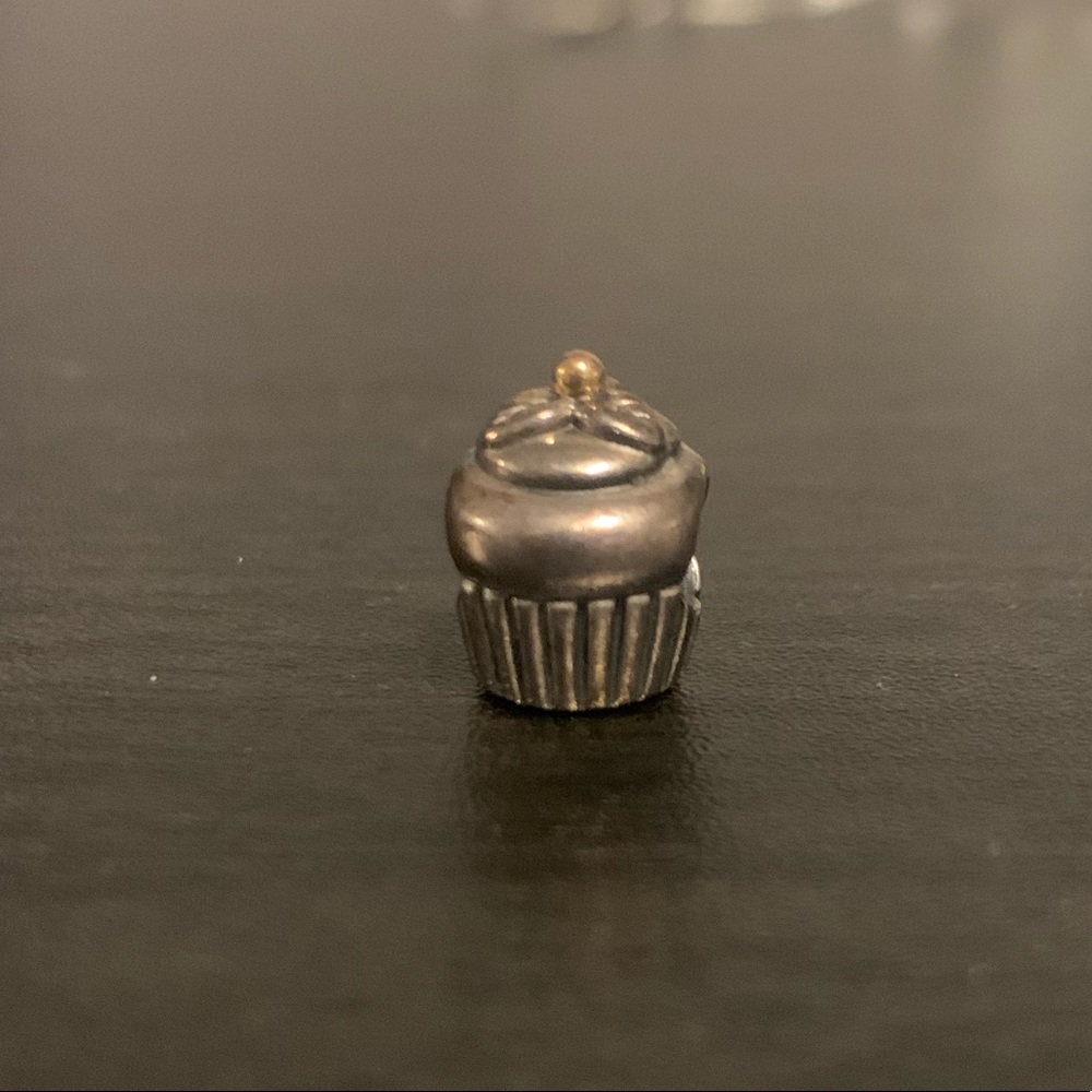 Pandora cupcake charm